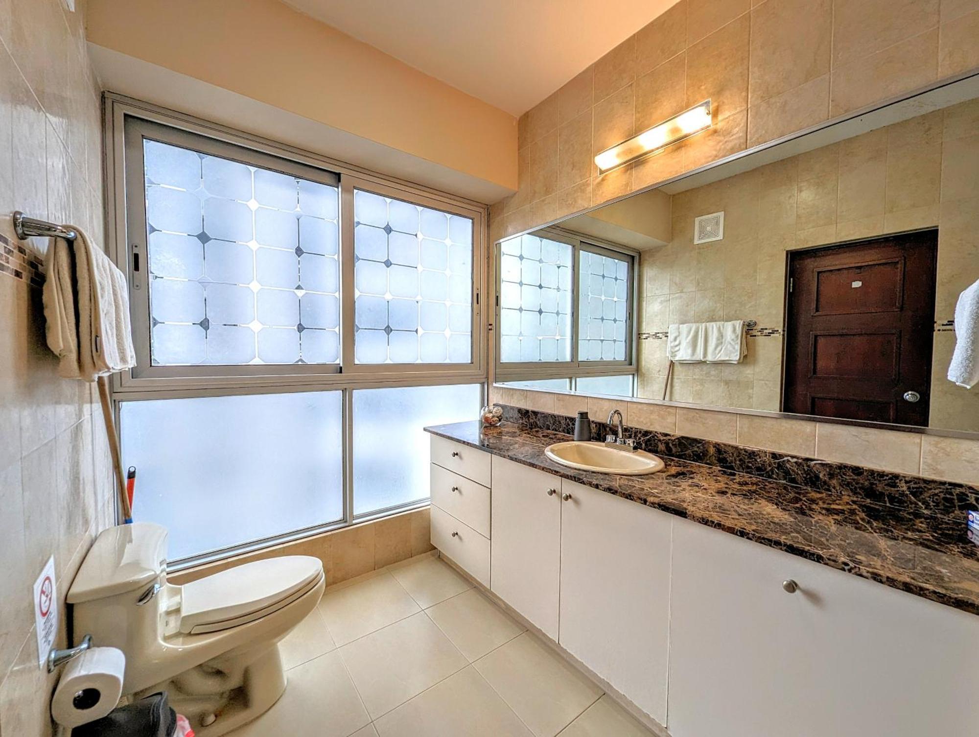 Apartment Yc 2301-b L En Av Balboa *